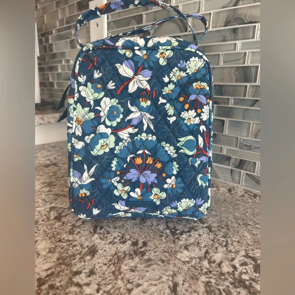 Vera Bradley Floral Bursts insulted lunch bag - Picture 3 of 13